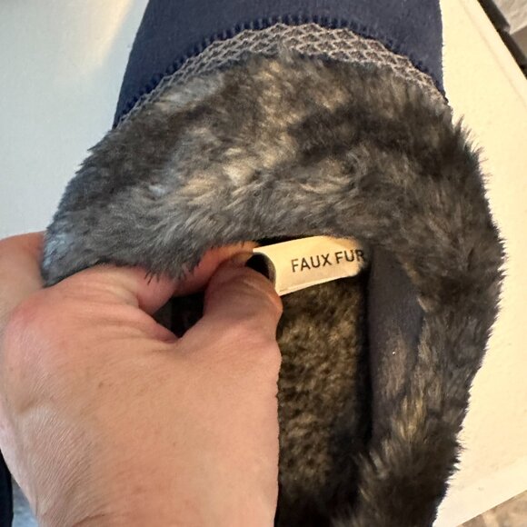 Isotoner Slippers - Size 8.5 - 9 - Picture 4 of 6